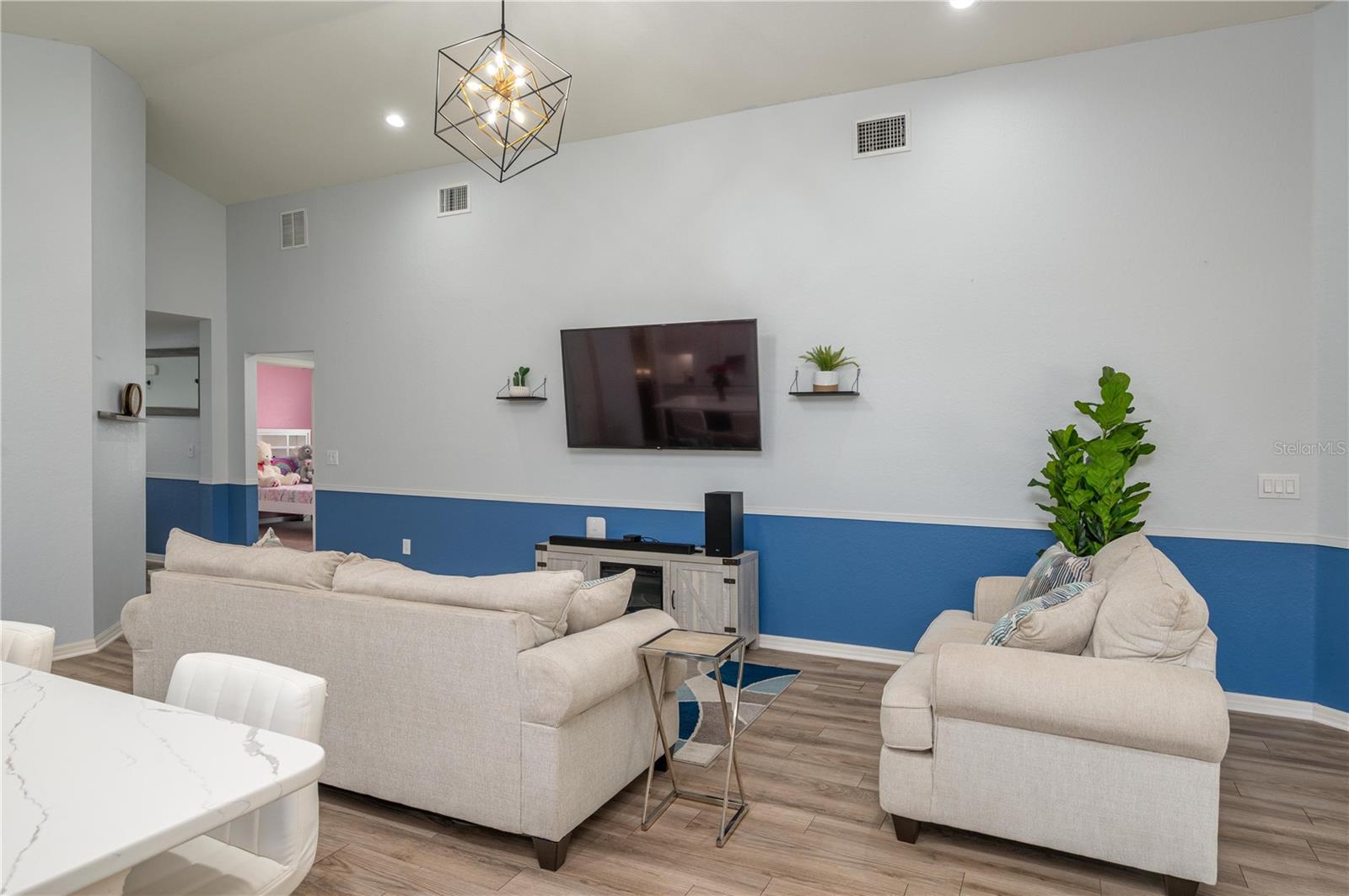 LAKES TR 04 - Residential Lease