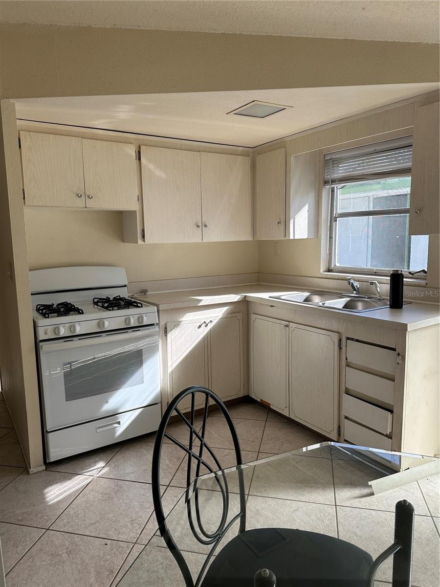 TOWNHOUSE NORTHWEST - Residential