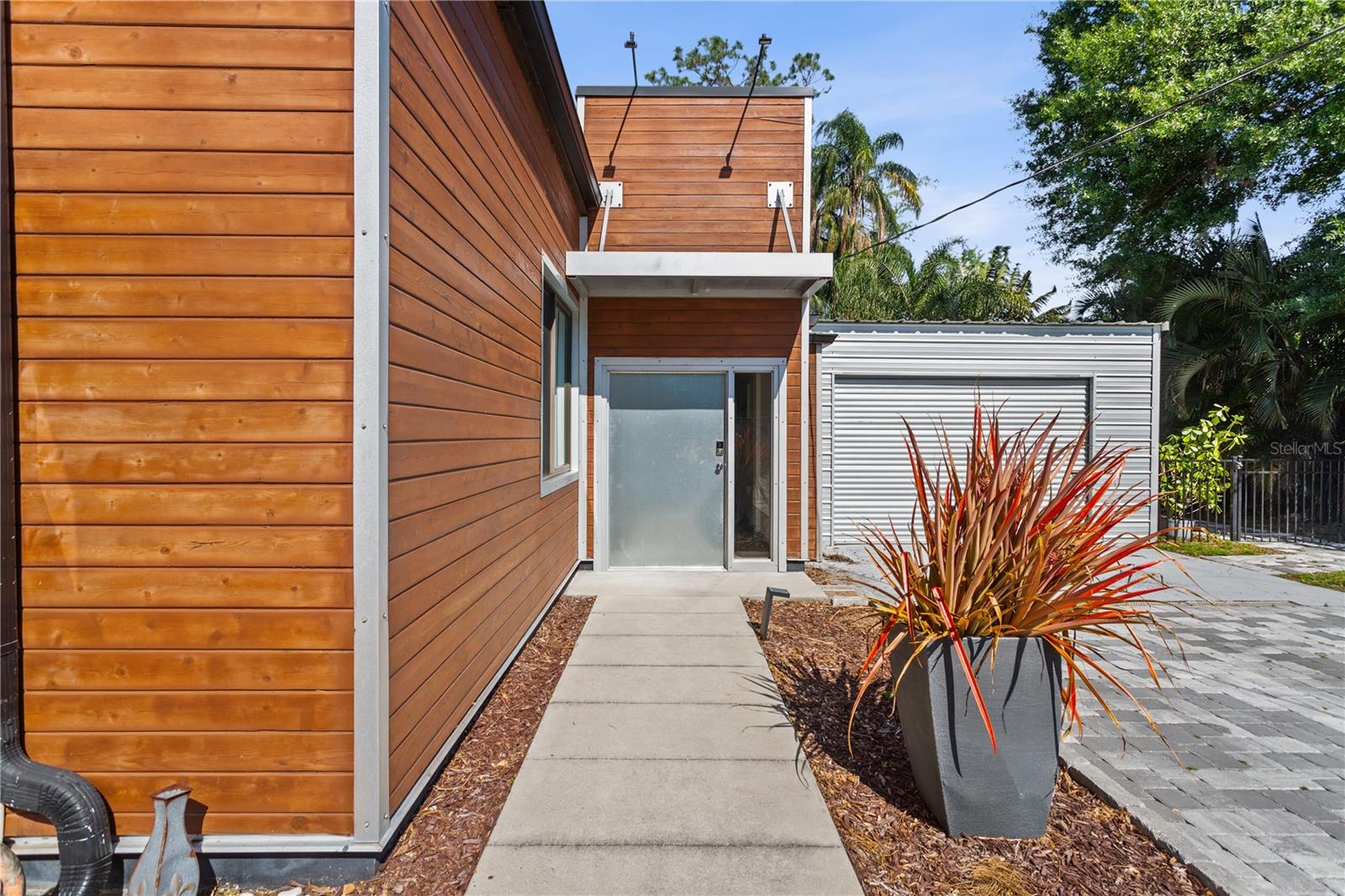 11734 LAKE WILLIS DRIVE