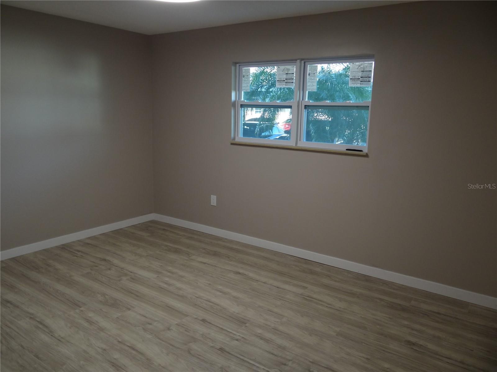 PARADISE SHORES - Residential Lease