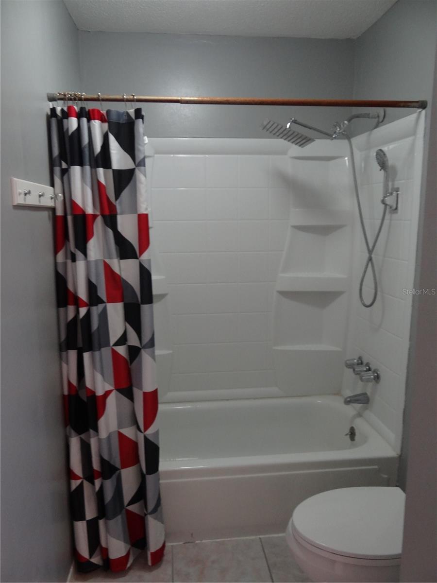 PARADISE SHORES - Residential Lease