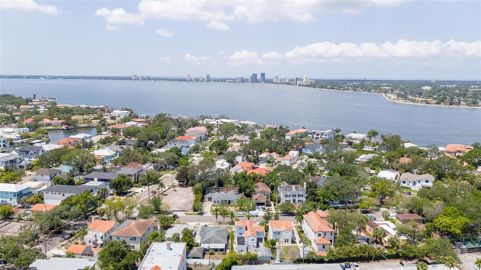 DAVIS ISLANDS PB10 PG52 TO 57 - Residential