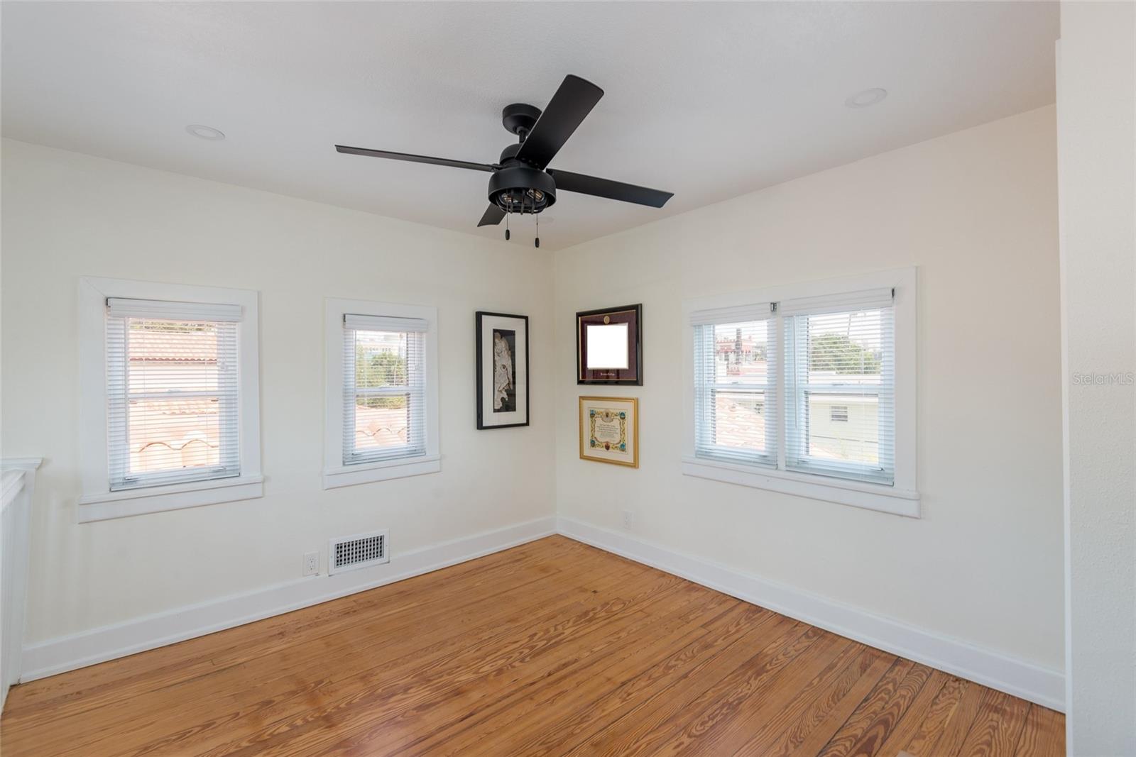 DAVIS ISLANDS PB10 PG52 TO 57 - Residential