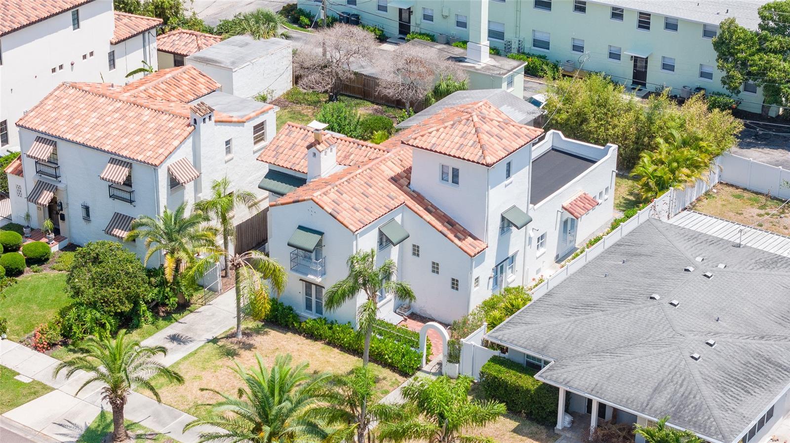 DAVIS ISLANDS PB10 PG52 TO 57 - Residential