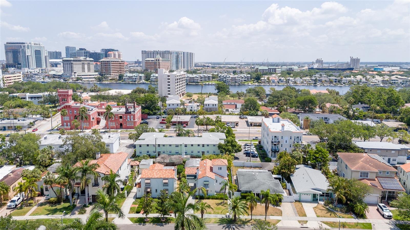 DAVIS ISLANDS PB10 PG52 TO 57 - Residential