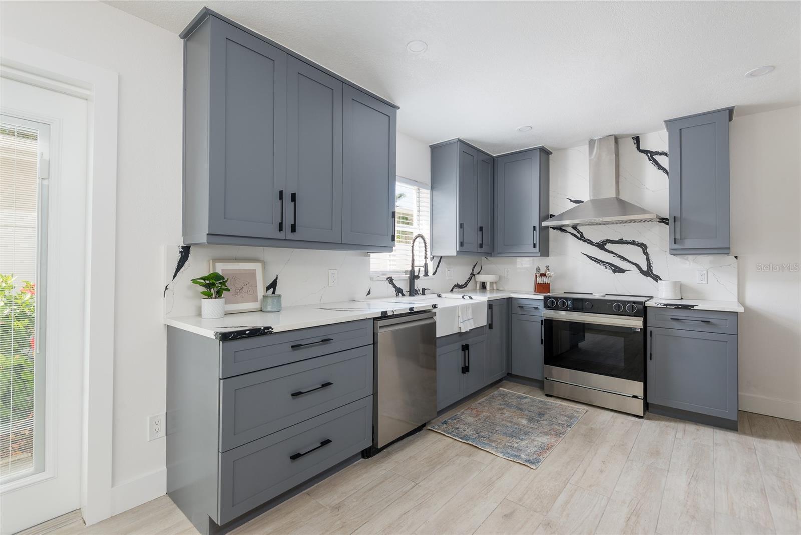 DAVIS ISLANDS PB10 PG52 TO 57 - Residential