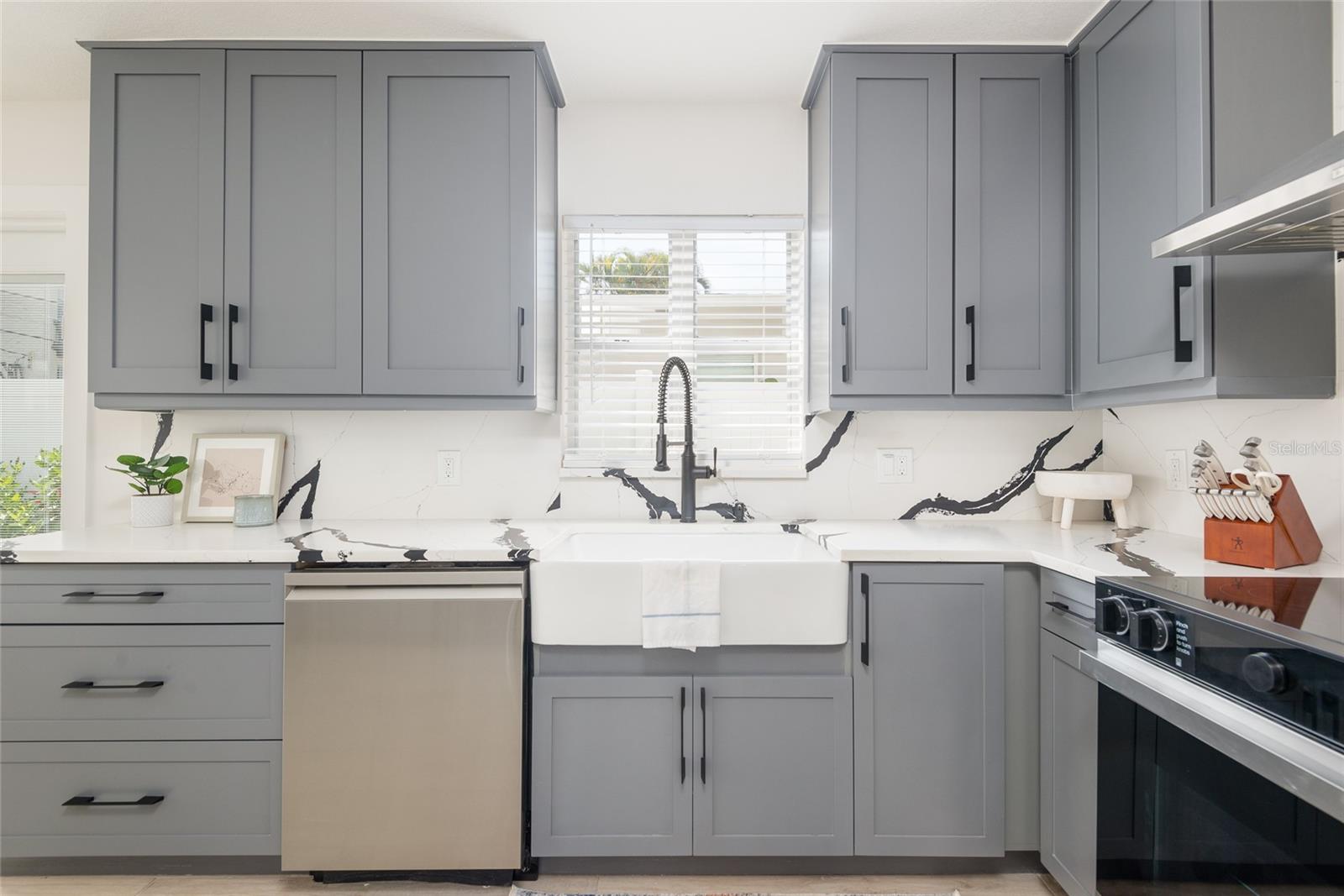 DAVIS ISLANDS PB10 PG52 TO 57 - Residential