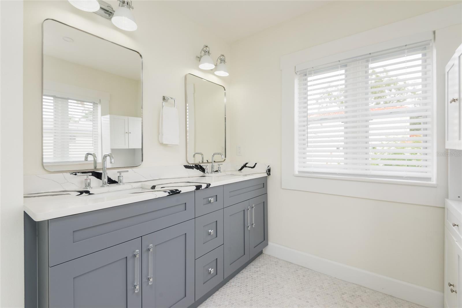 DAVIS ISLANDS PB10 PG52 TO 57 - Residential