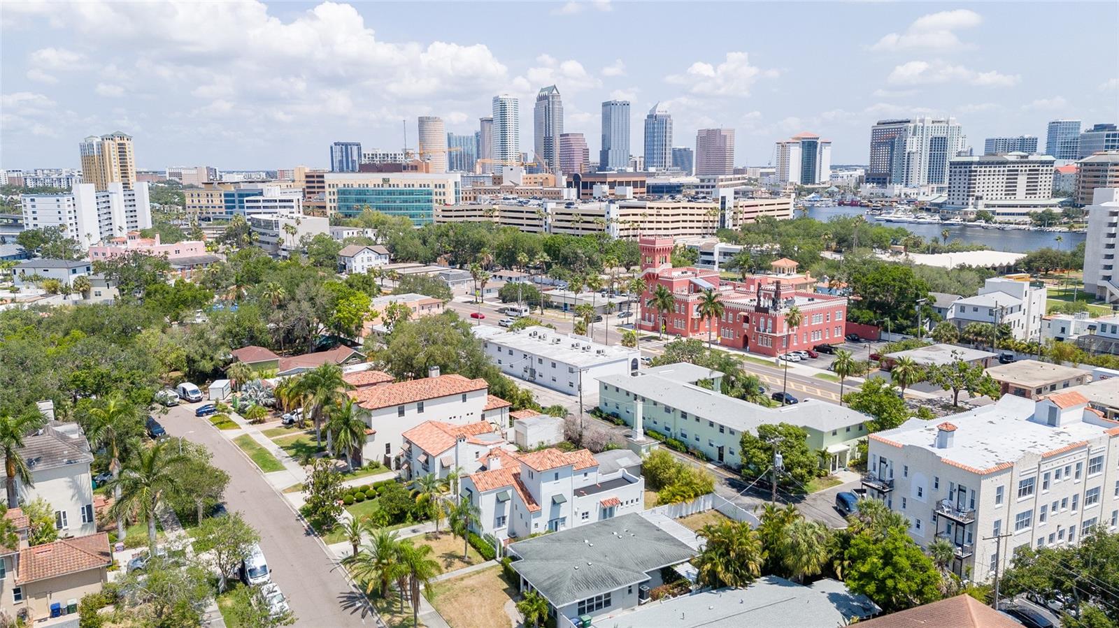 DAVIS ISLANDS PB10 PG52 TO 57 - Residential