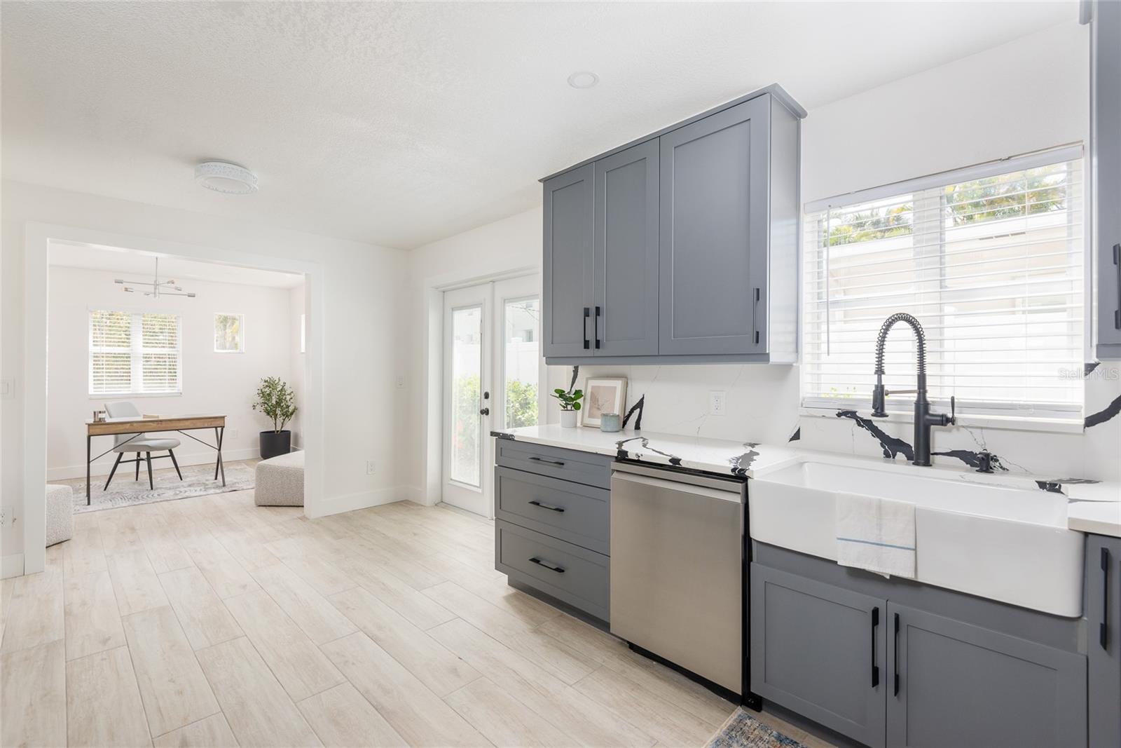 DAVIS ISLANDS PB10 PG52 TO 57 - Residential