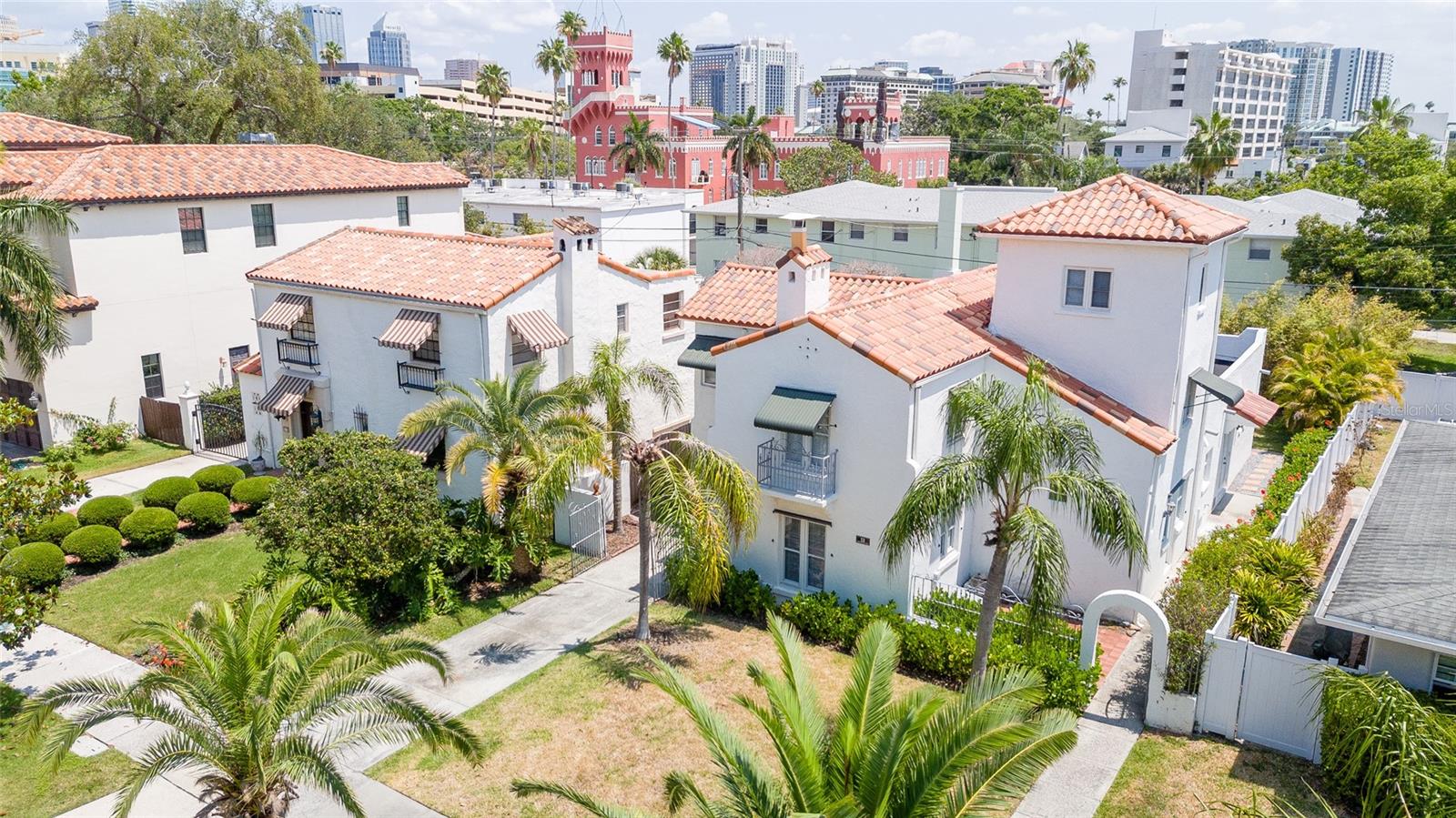 DAVIS ISLANDS PB10 PG52 TO 57 - Residential