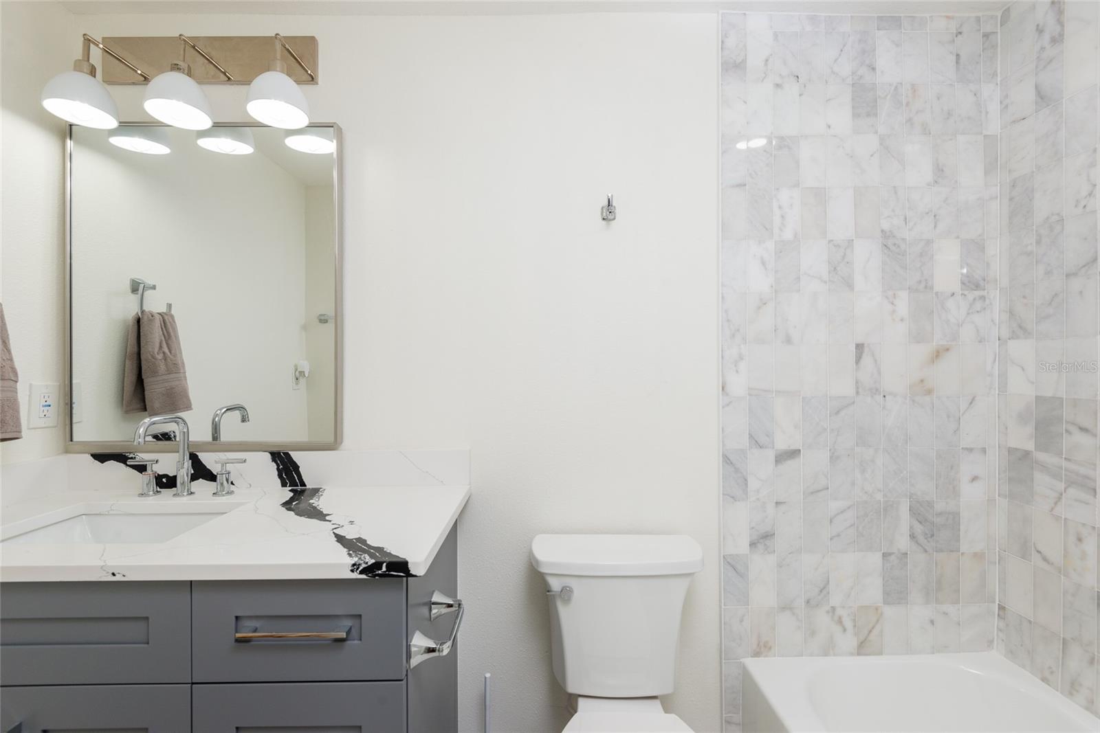 DAVIS ISLANDS PB10 PG52 TO 57 - Residential