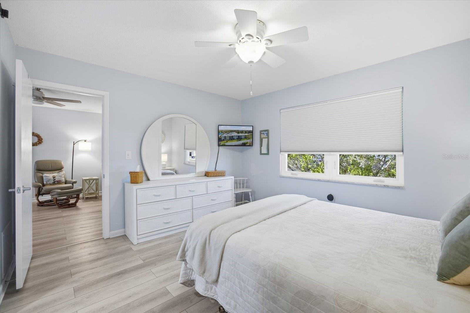 COUNTRY CLUB APTS - Residential