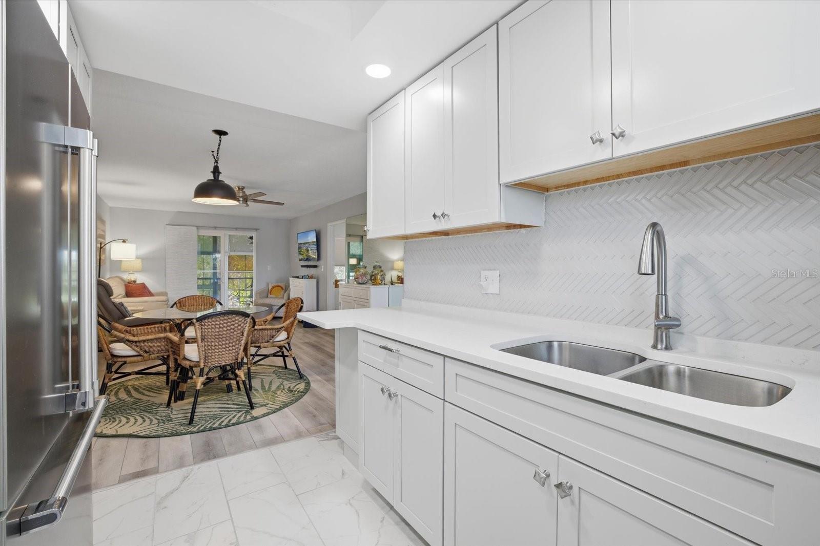 COUNTRY CLUB APTS - Residential