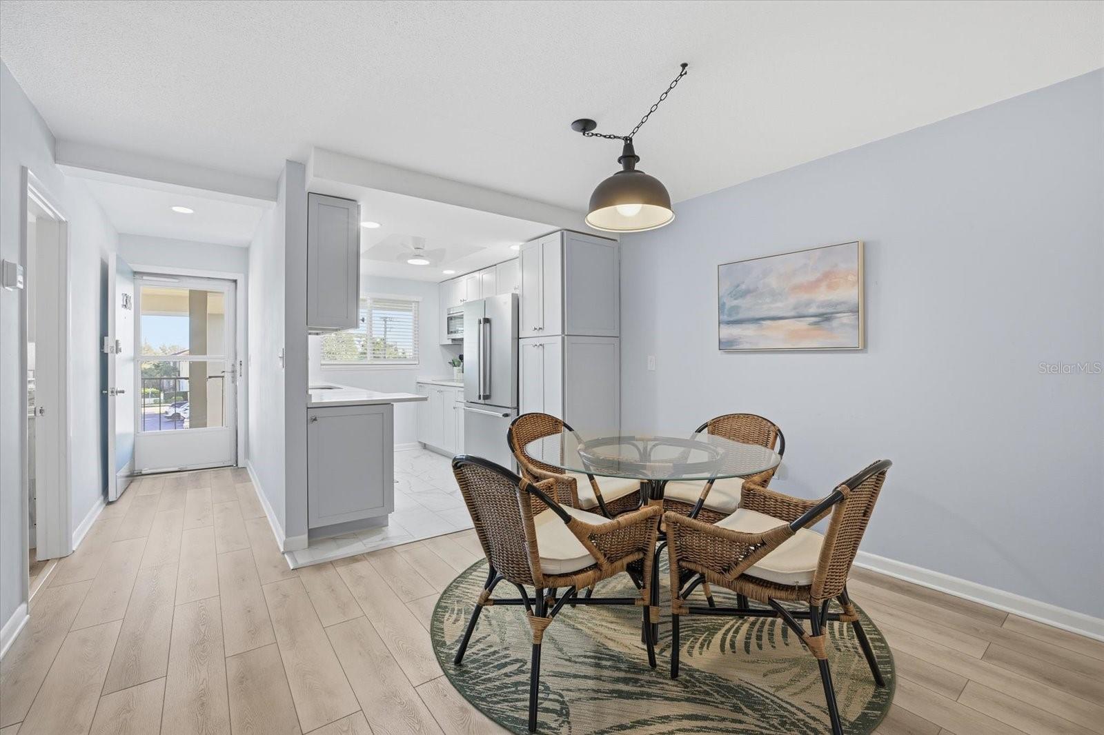 COUNTRY CLUB APTS - Residential