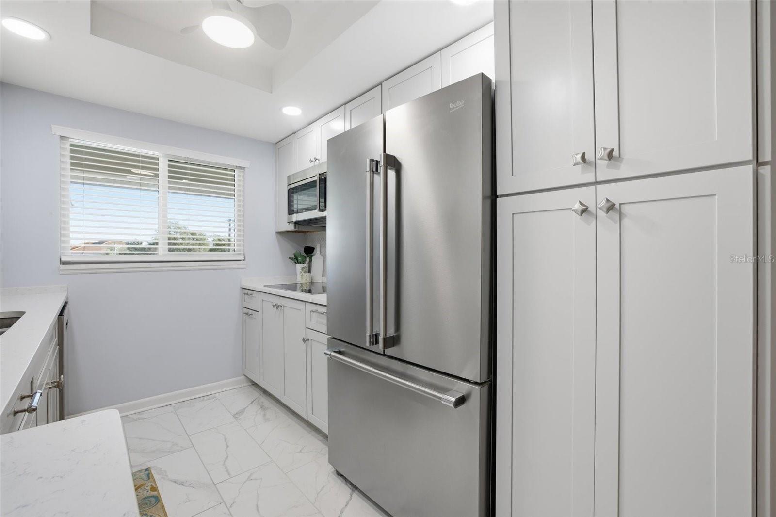 COUNTRY CLUB APTS - Residential