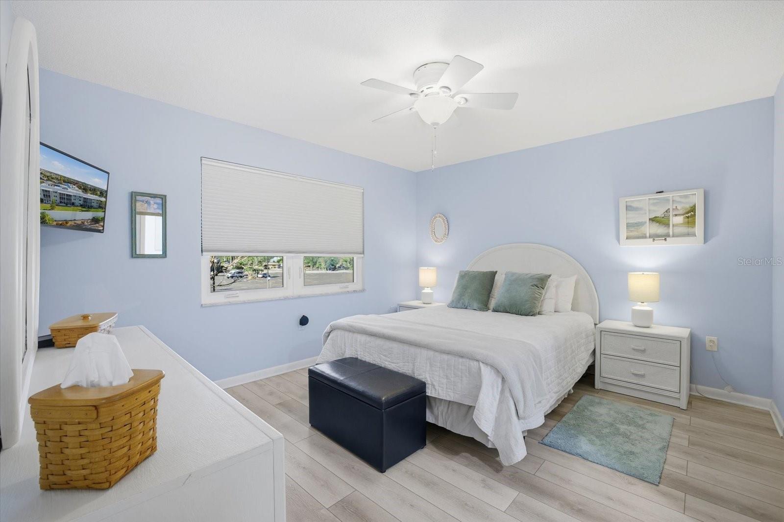 COUNTRY CLUB APTS - Residential