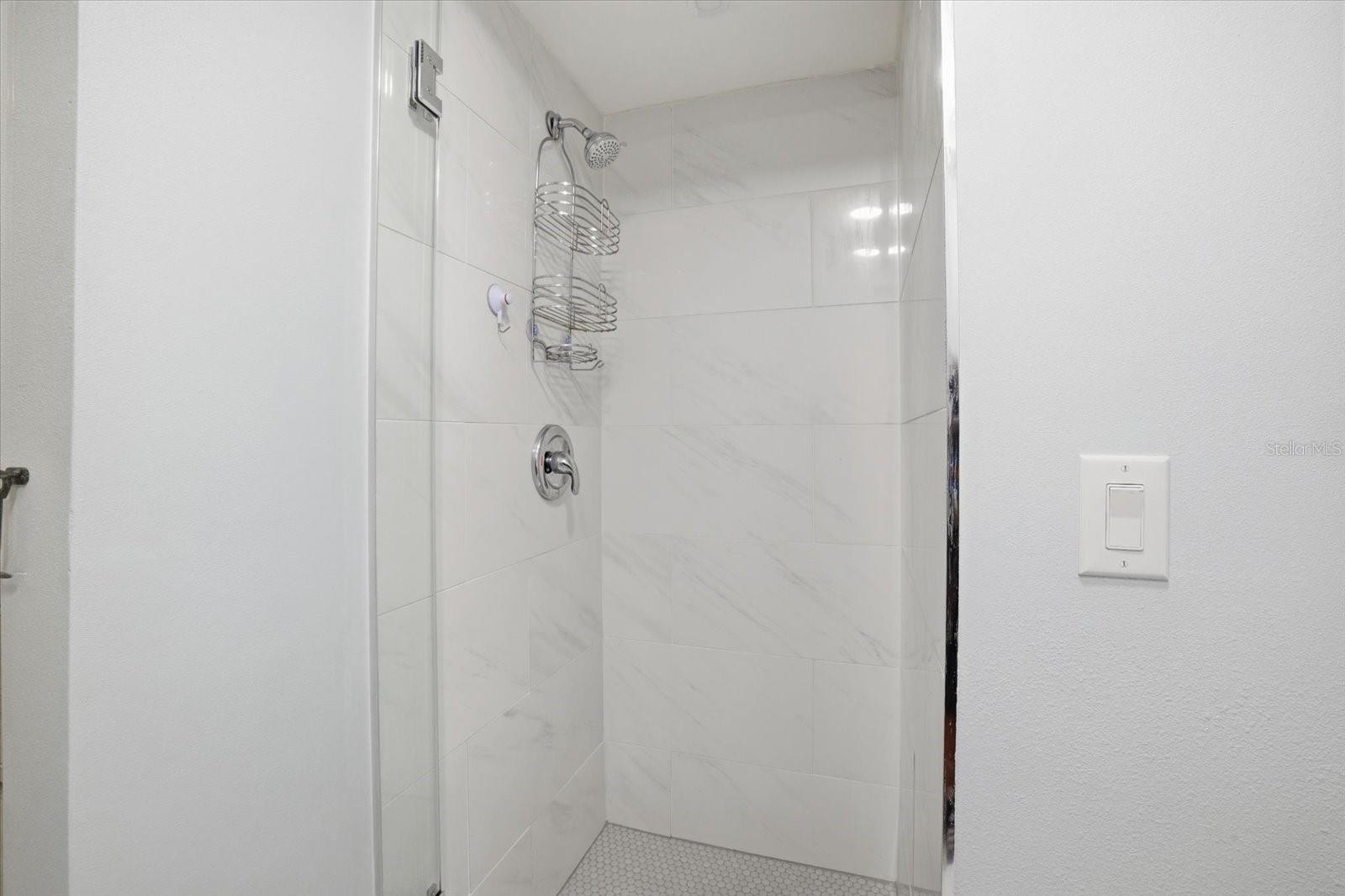 COUNTRY CLUB APTS - Residential