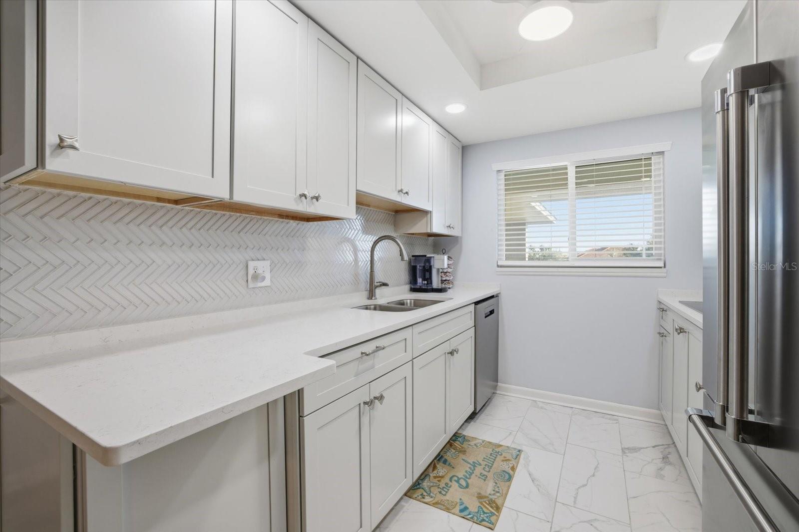 COUNTRY CLUB APTS - Residential