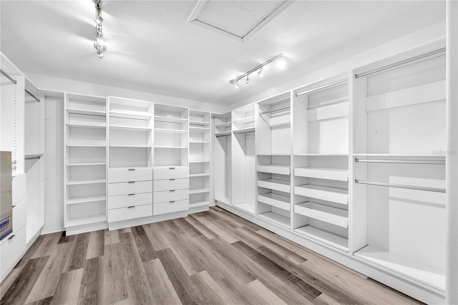 BRUSSELS BOY PH III & IV - Residential