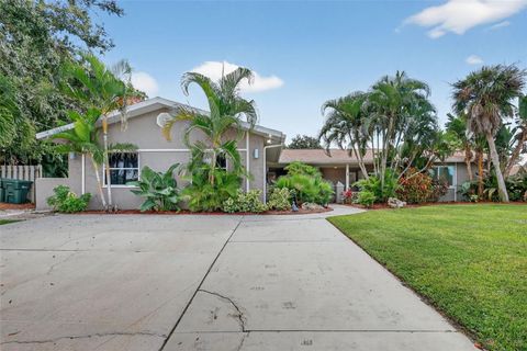 Photo of 1884 Southpointe Drive, Sarasota, FL 34231 (MLS # A4667273)