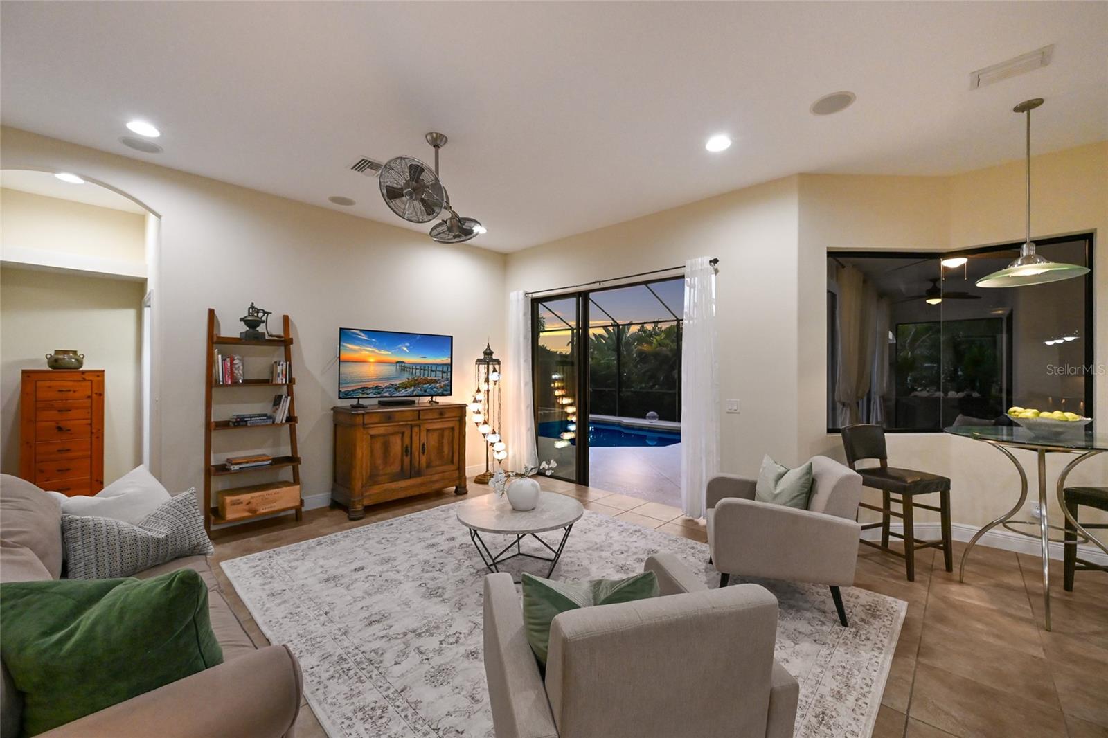 HARBOUR WALK - Residential