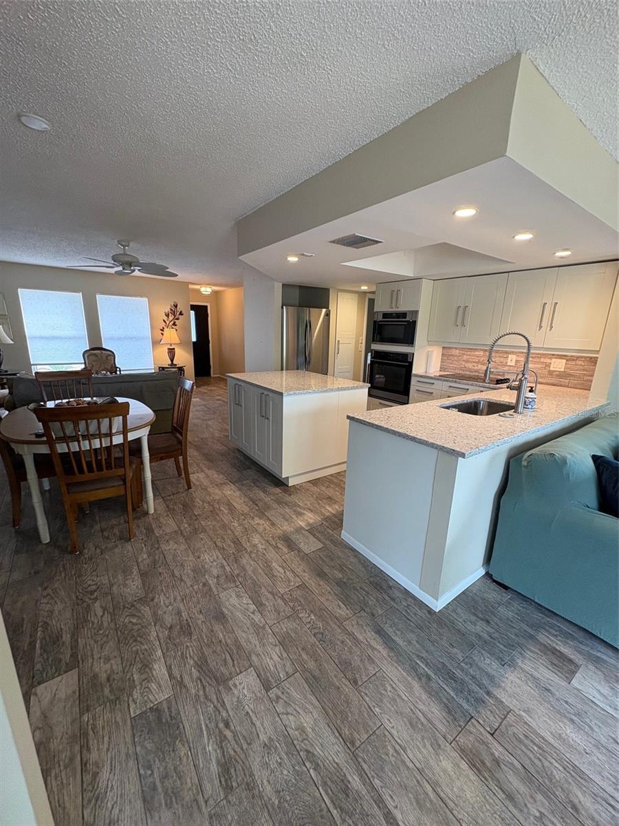 SOUTH VENICE - Residential