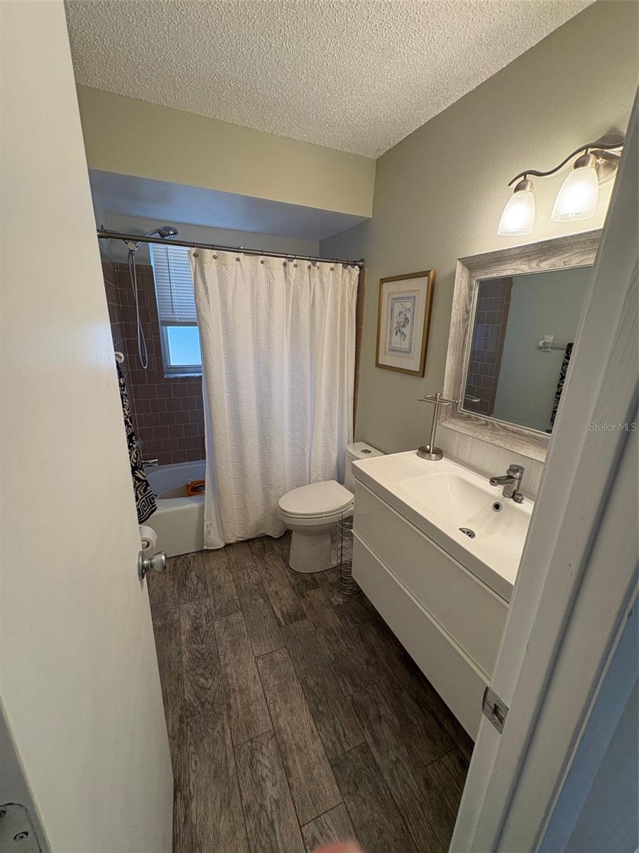 SOUTH VENICE - Residential