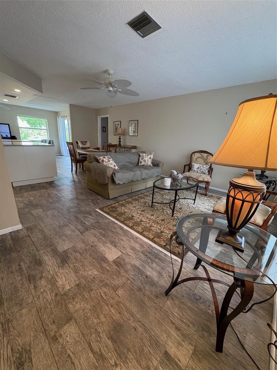 SOUTH VENICE - Residential