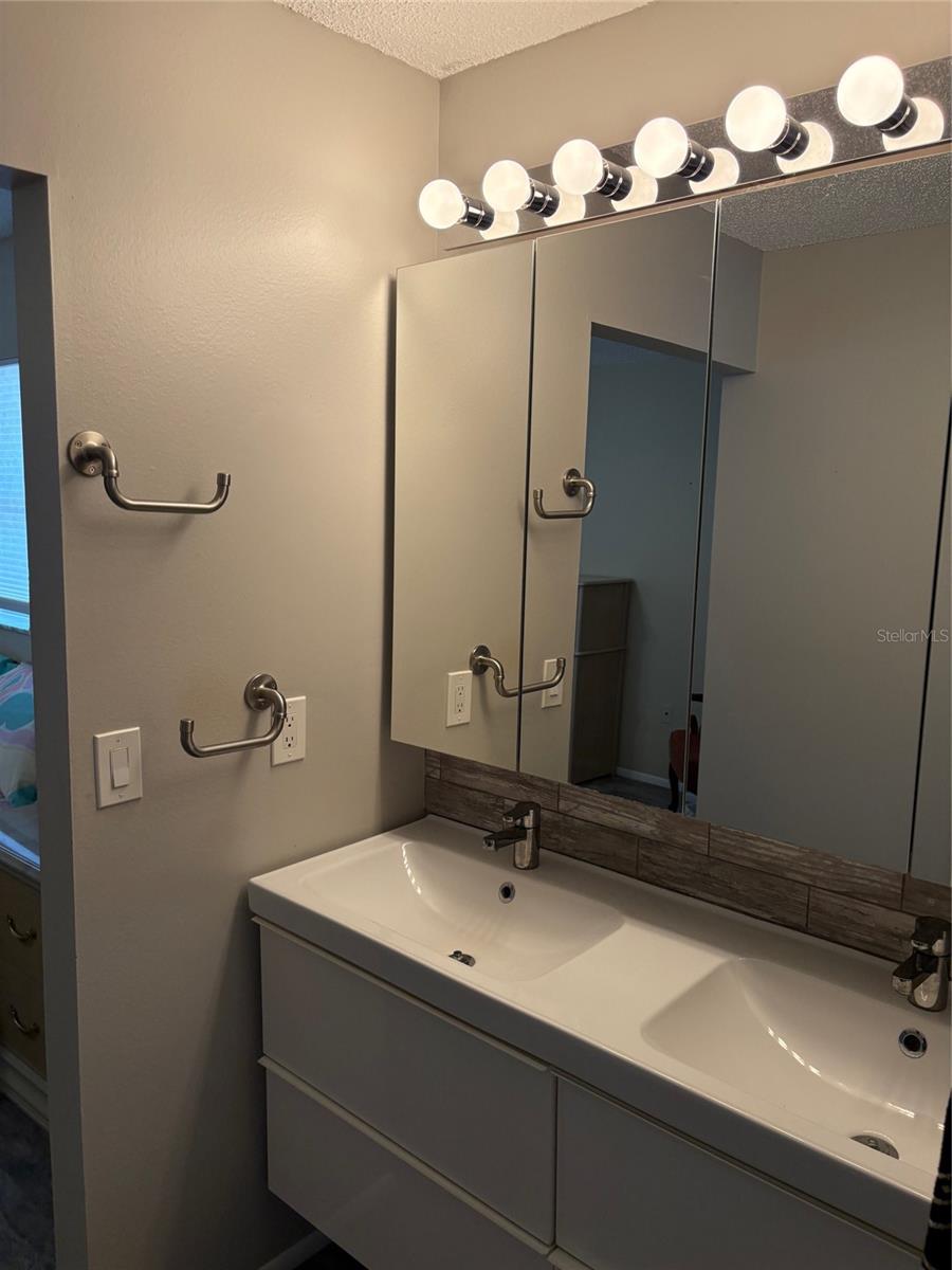 SOUTH VENICE - Residential