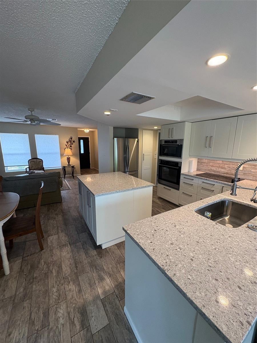 SOUTH VENICE - Residential