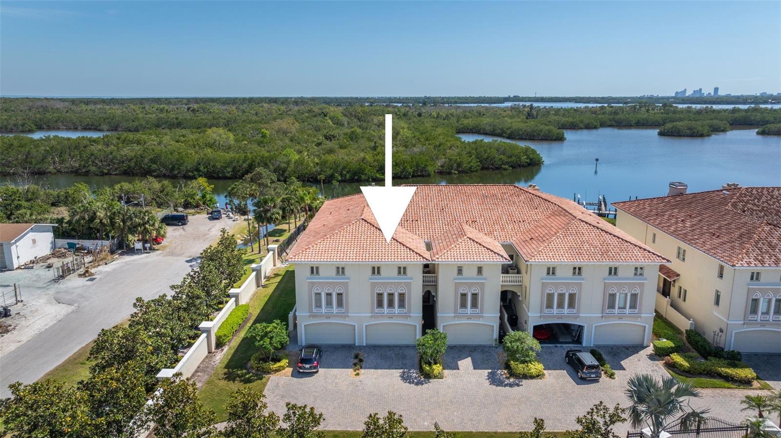 1076 PASEO DEL RIO NE