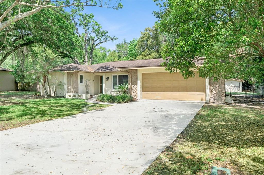 Photo of 621 Little Wekiva Road, Altamonte Springs, FL 32714 (MLS # O6395756)