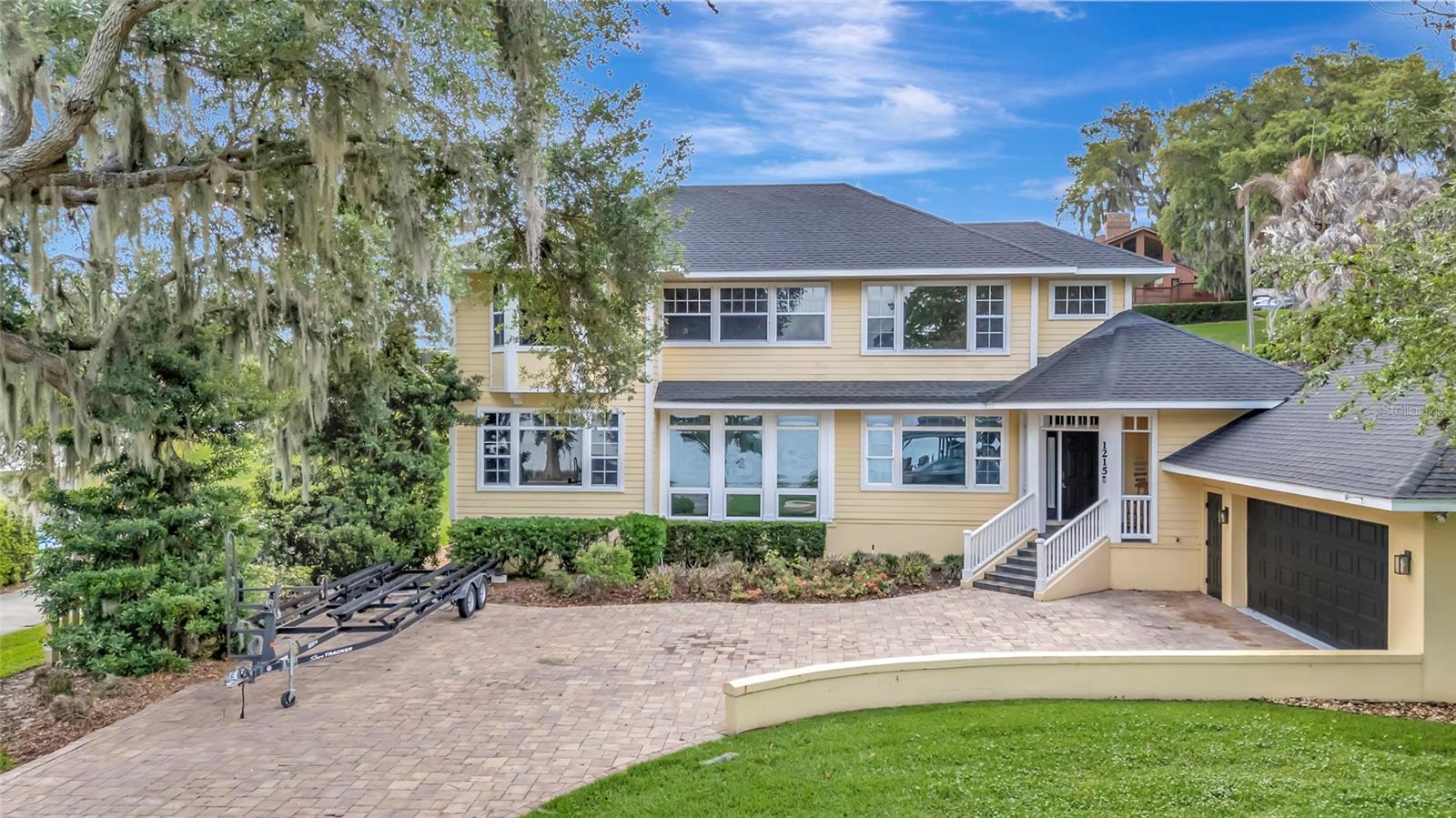 1215 LAKESHORE DRIVE