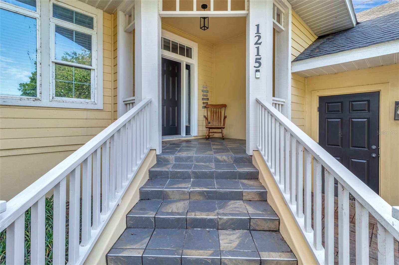 1215 LAKESHORE DRIVE