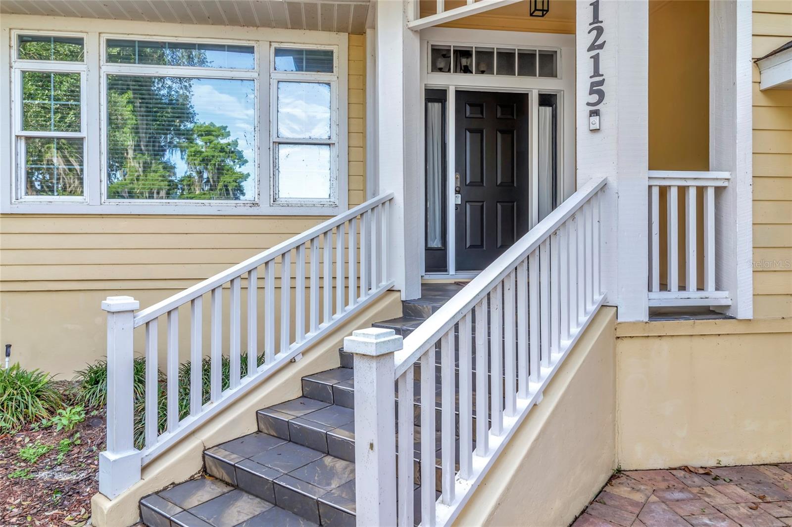 1215 LAKESHORE DRIVE