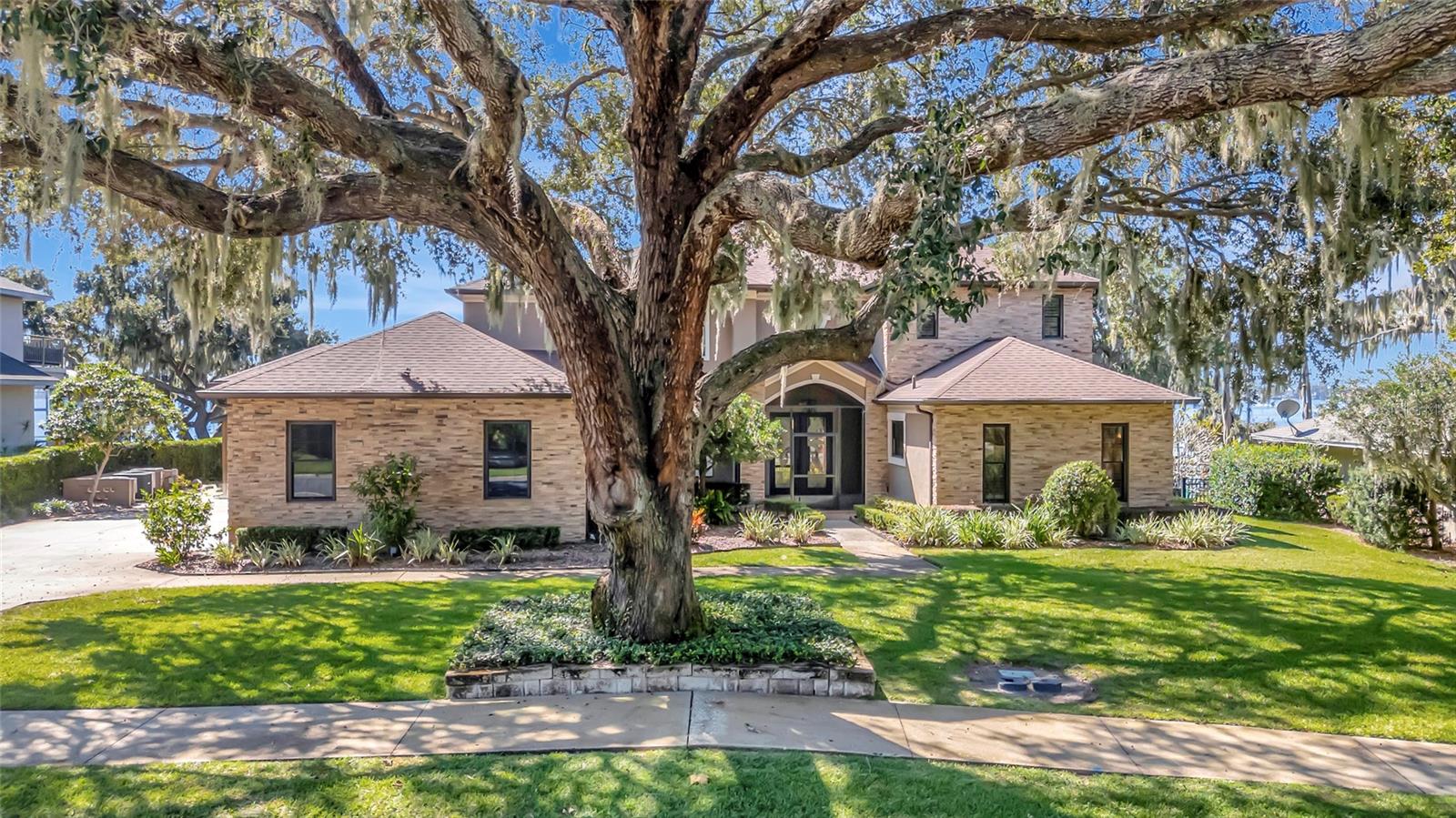 1910 BRANTLEY CIRCLE