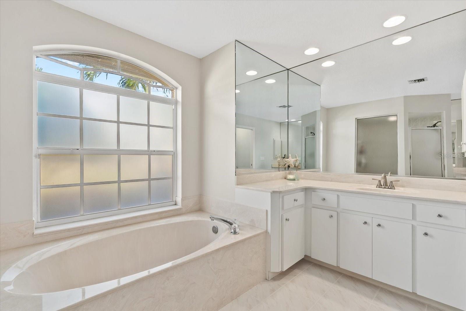 THE LAKES OF JACARANDA - Residential