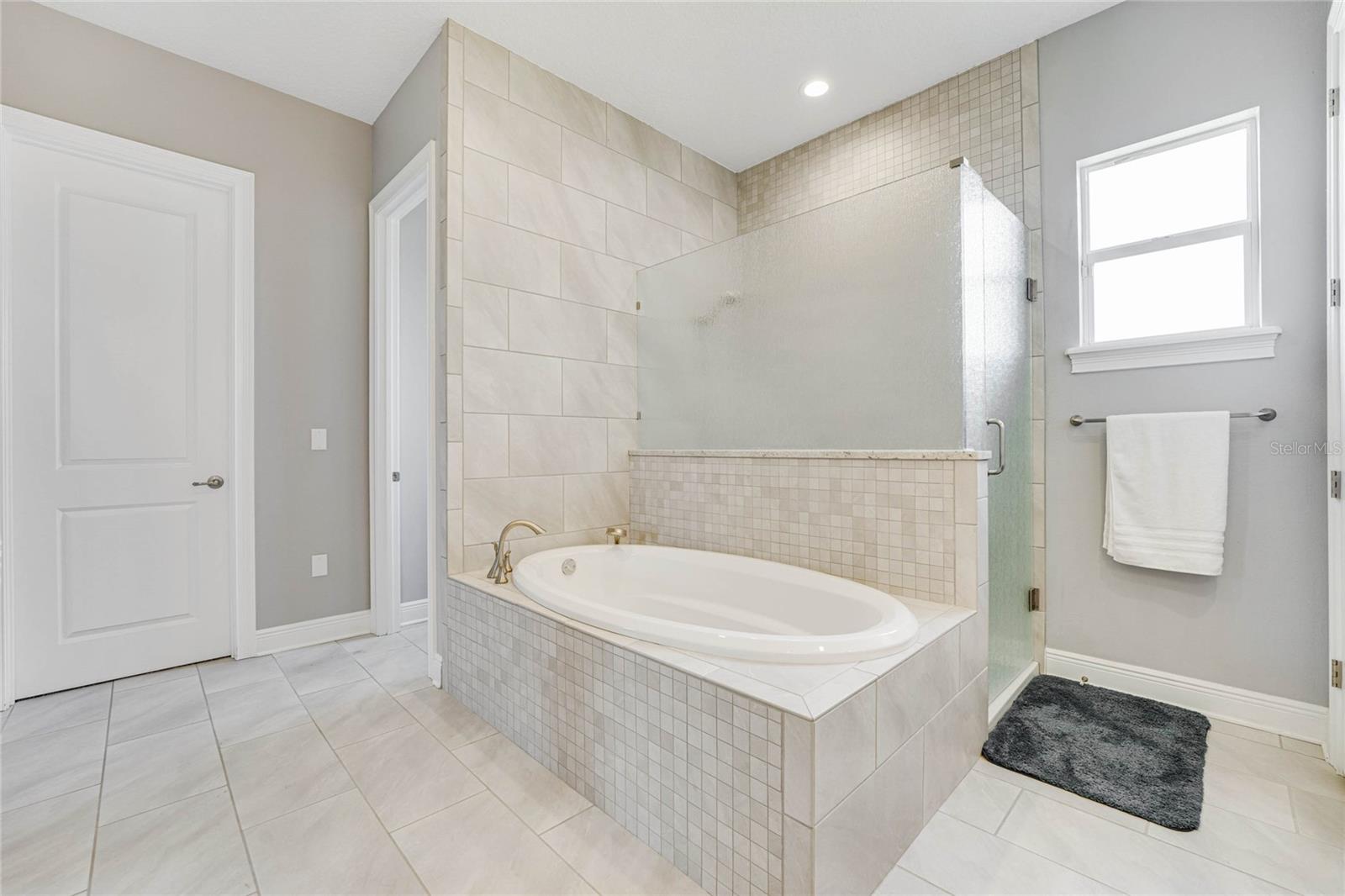 ROYAL EQUESTRIAN RANCH CLUB SUB - Residential