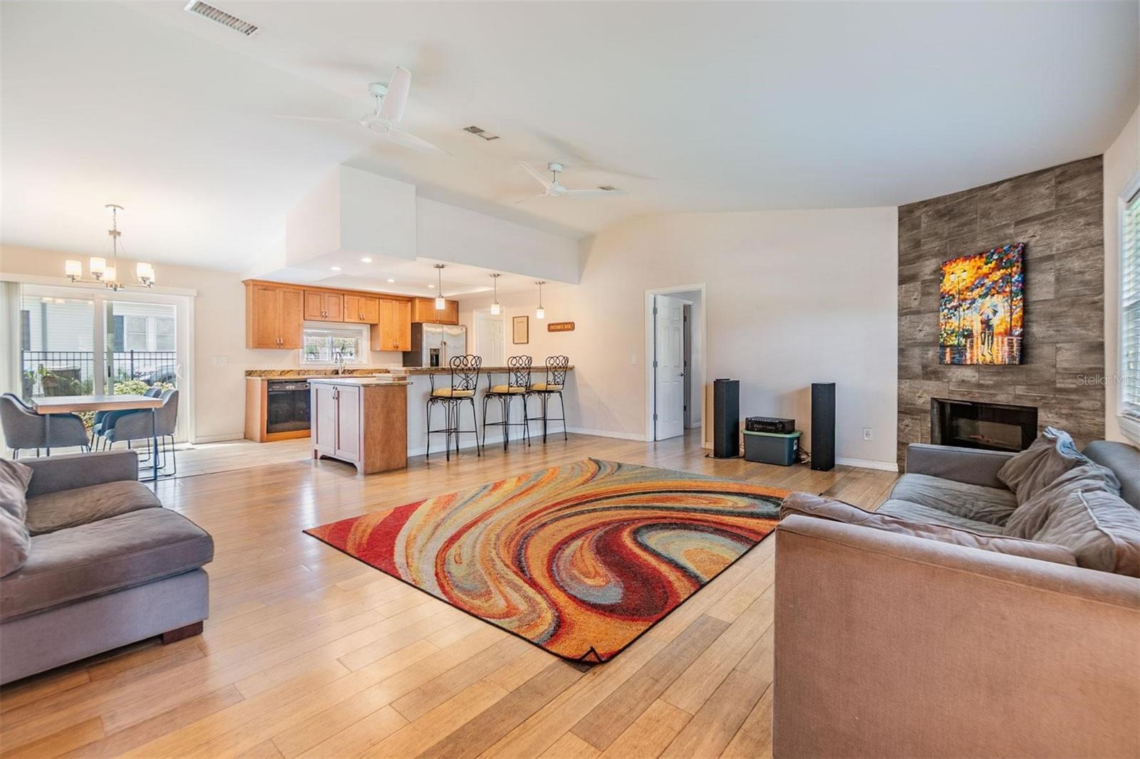 217 2ND STREET SW