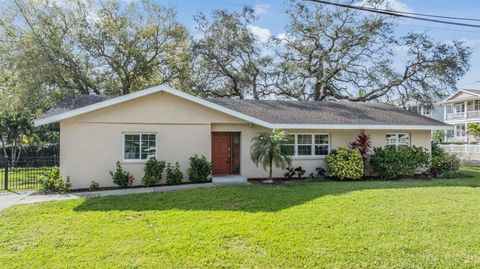 Photo of 217 2nd Street SW, Largo, FL 33770 (MLS # TB8359674) Photo of 217 2nd Street SW, Largo, FL 33770 (MLS # TB8359674)