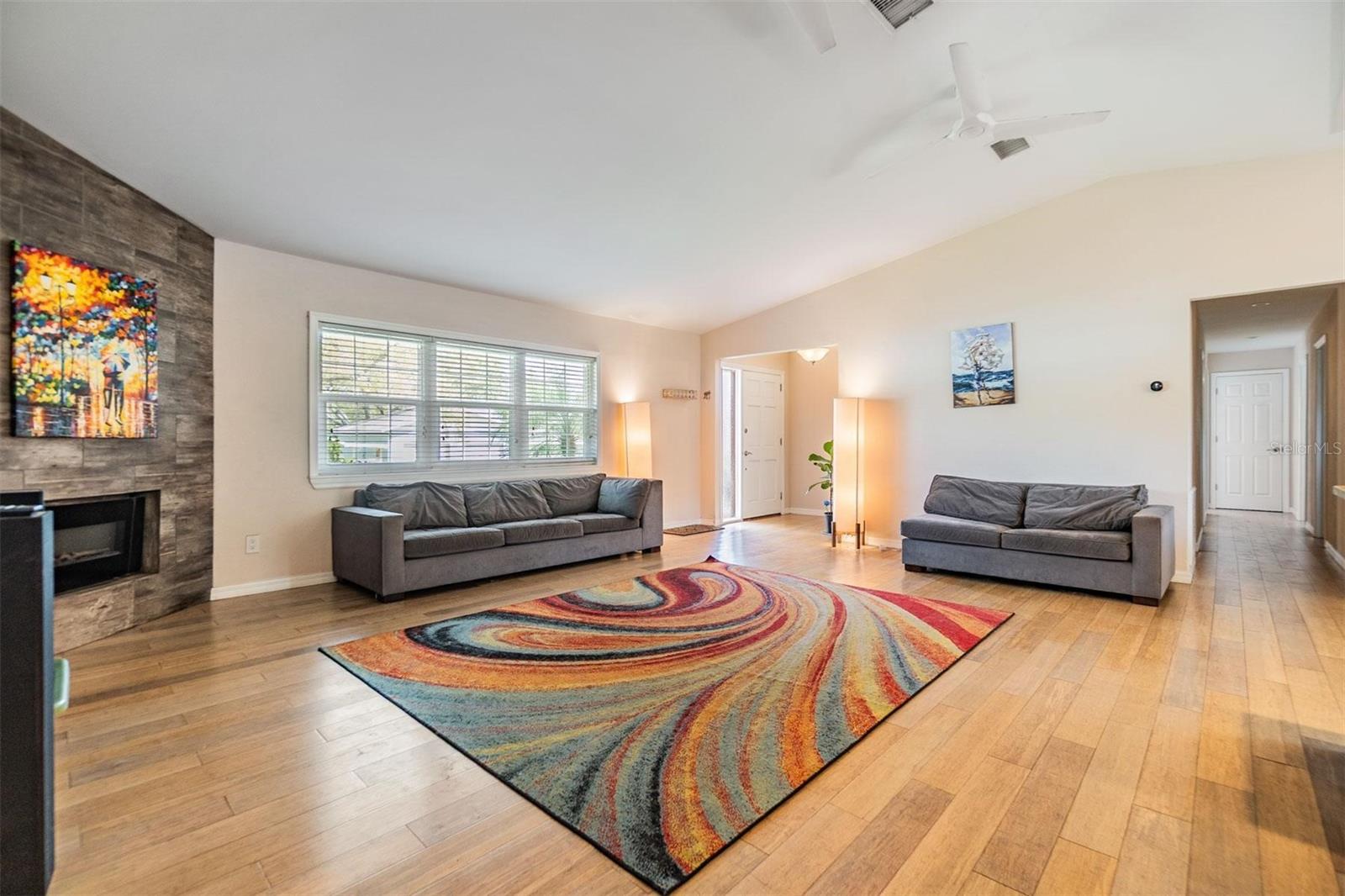 217 2ND STREET SW