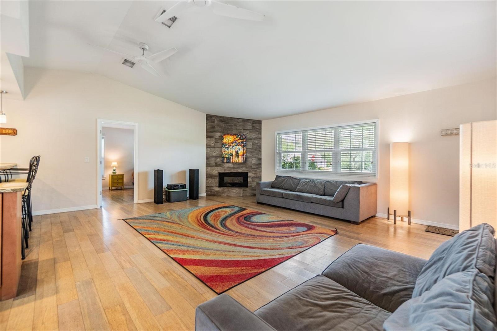 217 2ND STREET SW