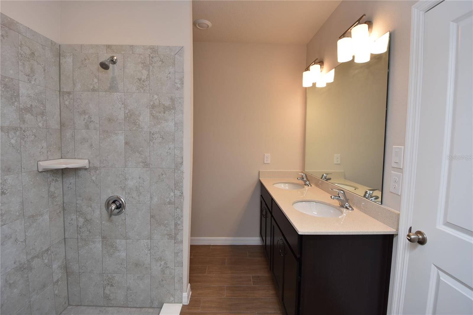 PINE LAKES - Residential Lease