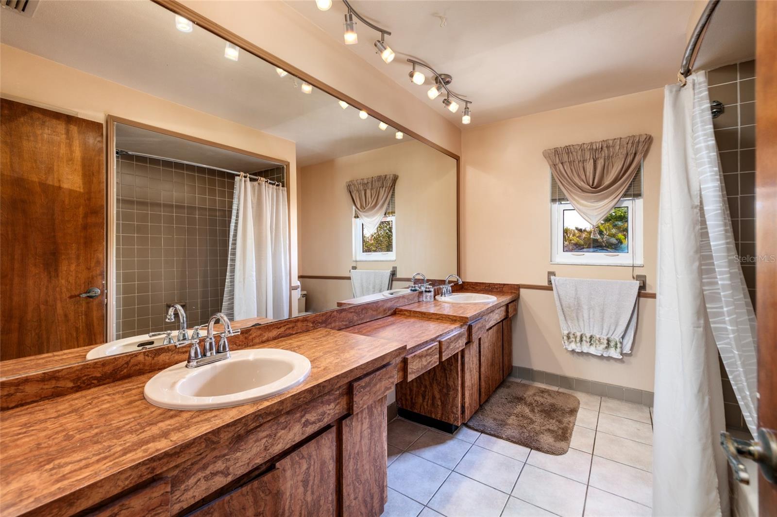 WATERWAY ESTATES SEC 1 - Residential