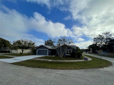 A home in WINTER HAVEN