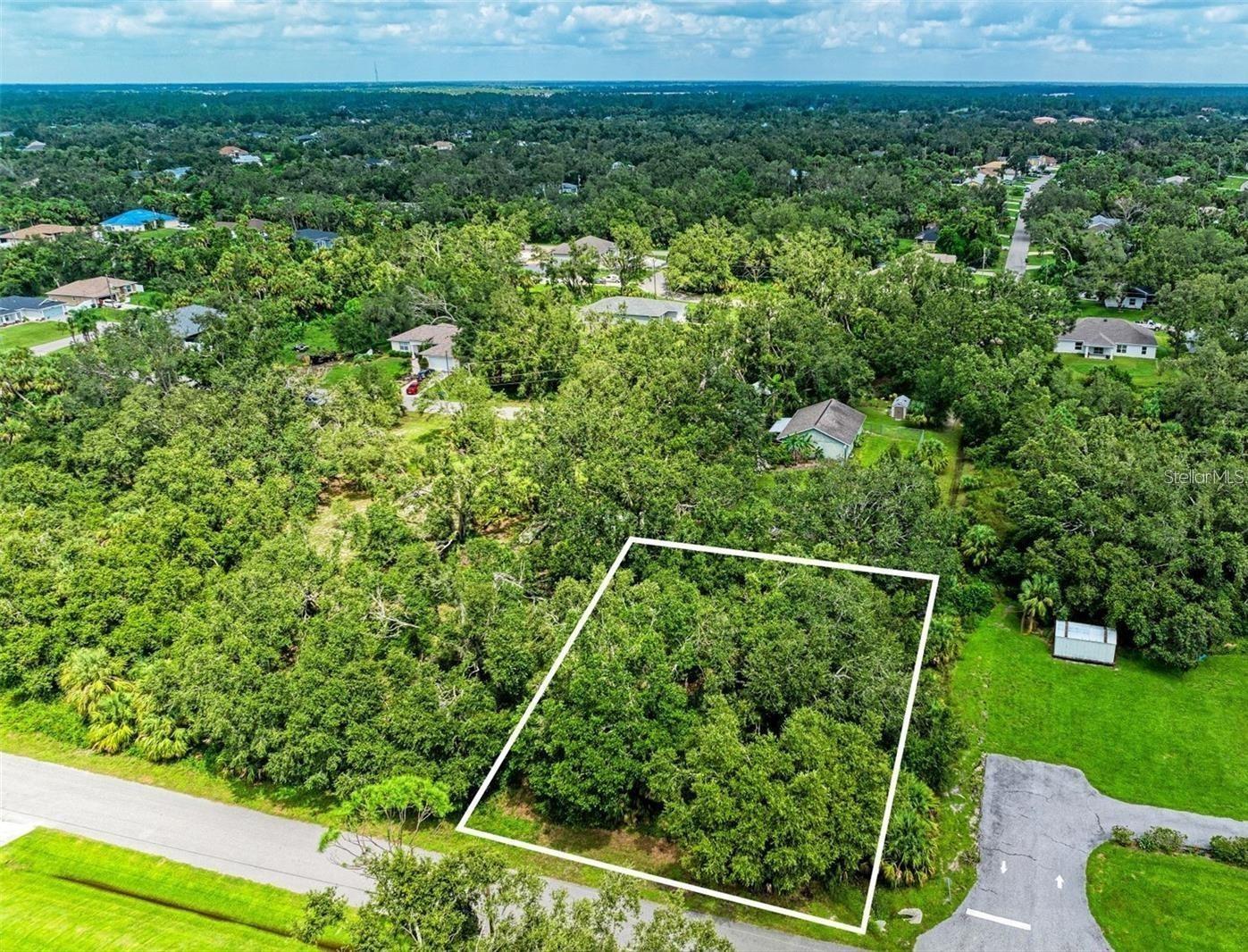 Discover an exceptional opportunity in North Port, one of Southwest Florida's fastest-growing communities. Perfectly positioned for easy commuting to Sarasota and Fort Myers, this beautiful lot offers the ideal blend of convenience and charm.
North Port boasts an impressive array of amenities, including:
- A state-of-the-art water park
- Atlanta Braves Spring Training Stadium
- Diverse shopping and dining options
-Numerous public parks
Less than 30 minutes to pristine Gulf Coast beaches
Whether you're looking to build your dream home or invest in a thriving area, this property delivers. Don’t miss out—drive by today and make your offer!