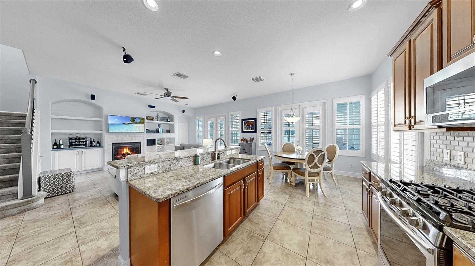 MIRABAY PH 3B-2 - Residential