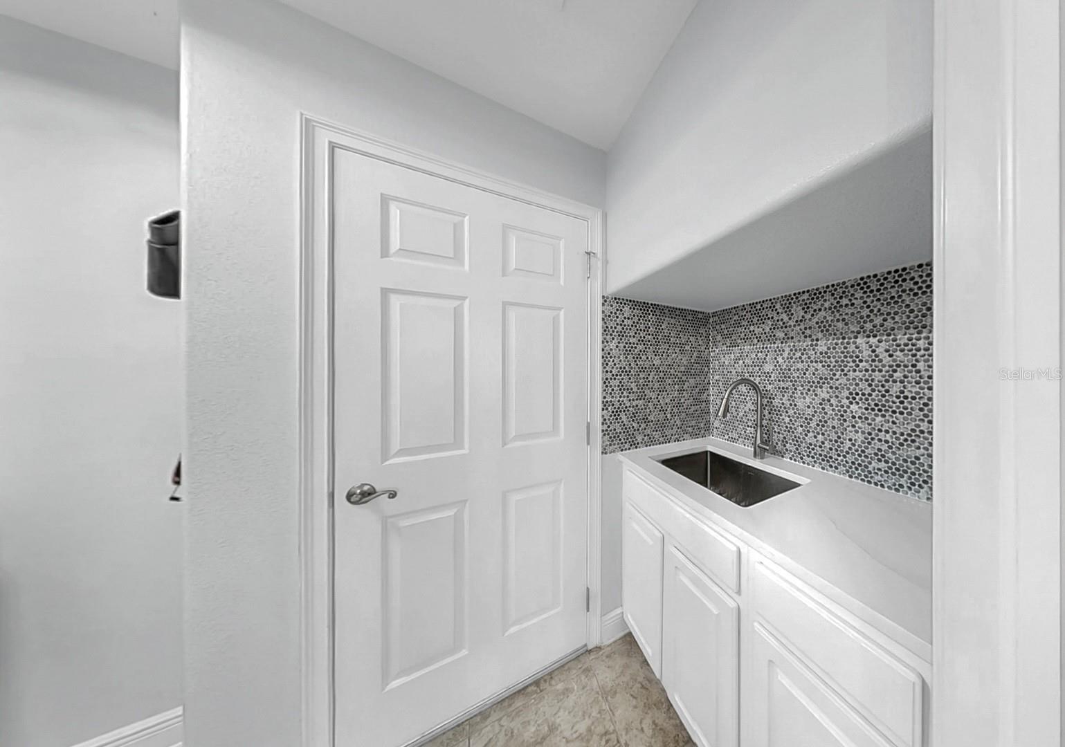 MIRABAY PH 3B-2 - Residential