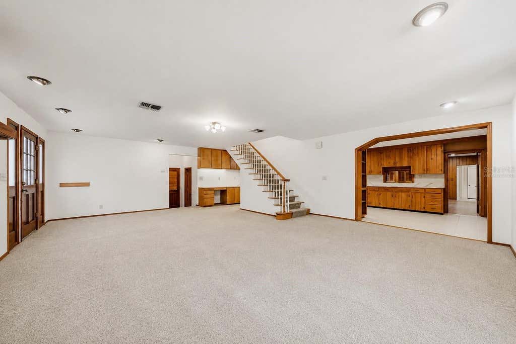 Photo of 3123 W Oaklyn Avenue, Tampa, FL 33609 (MLS # TB8535103)
